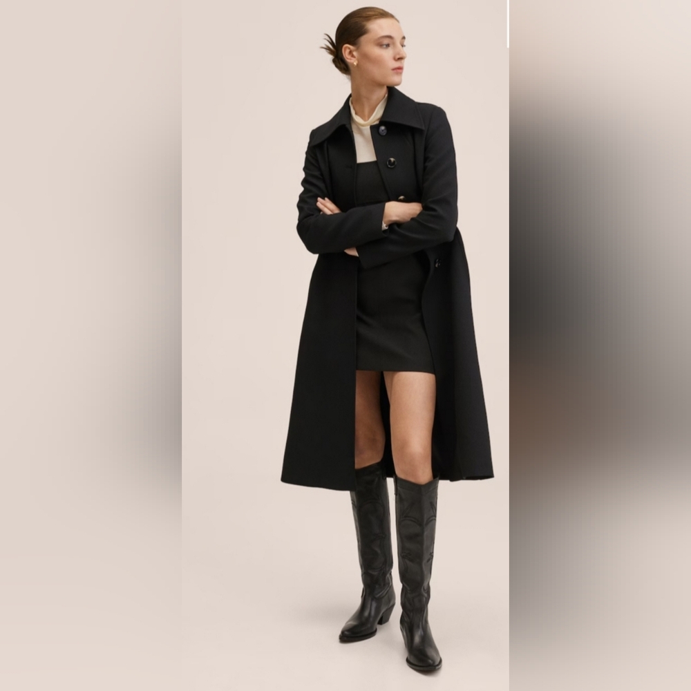 Fitted coat with lapels